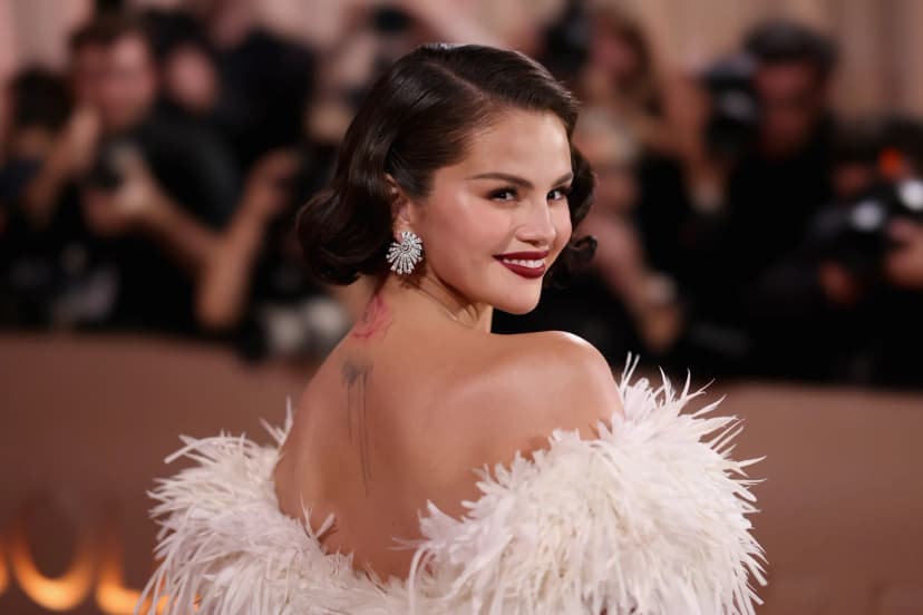 Selena Gomez’s Petal Pink Nude Mani Redefines Nail Polish