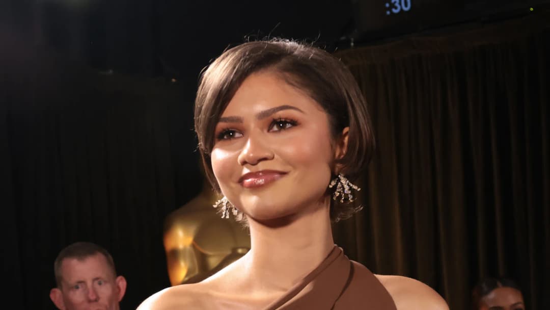 Zendaya’s Bixie Cut Steals the Spotlight at Oscars 2026